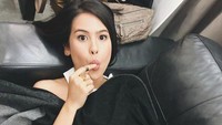 Rahasia cantik natural Maudy, tentunya tak lepas dari pola makannya yang sehat. Ia selalu rutin mengonsumsi buah-buahan segar. Foto: Instagram Maudy Ayunda