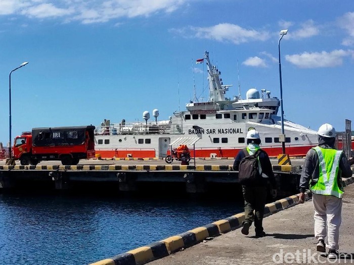 Kantor Kesyahbandaran dan Otoritas Pelabuhan (KSOP) Tanjungwangi, Banyuwangi mendirikan posko Pengendalian Pelabuhan Tanjungwangi. Ini seiring dengan ramainya kegiatan keluar masuk kapal.