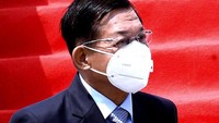 Jenderal Min Aung Hlaing yang mengenakan jas hitam tiba di Bandara Soetta pada Sabtu (24/4/2021) pukul 11.00 WIB. (Rusman/Biro Pers Sekretariat Presiden)