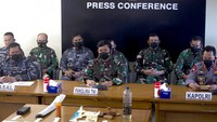 Kepala Staf TNI AL (KSAL) Laksamana TNI Yudo Margono dalam konferensi pers di Bali, Sabtu (24/4/2021) mengatakan Kondisi 53 prajurit TNI Angkatan Laut (AL) yang berada di dalam KRI Nanggala-402 tak dapat dipastikan meski kapal selam itu dinyatakan tenggelam. Tim pencari kapal selam yang semula dilaporkan hilang itu belum menemukan petunjuk tentang nasib para korban hingga hari keempat pencarian.