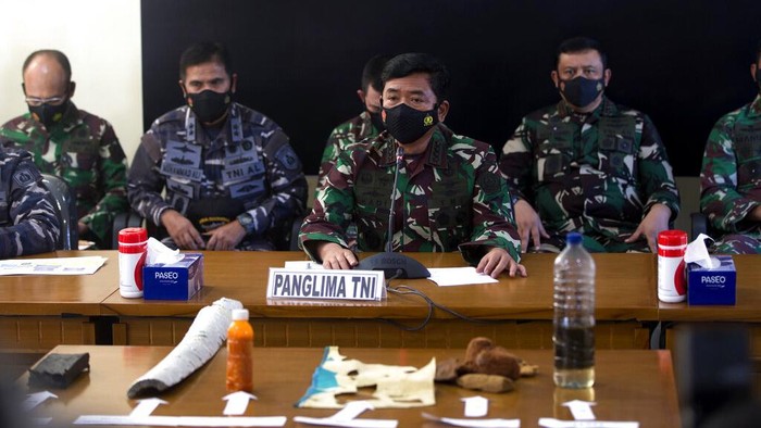 Penjelasan TNI Soal 53 Awak KRI Nanggala-402 Kondisi 53 prajurit TNI Angkatan Laut (AL) yang berada di dalam KRI Nanggala-402 tak dapat dipastikan meski kapal selam itu dinyatakan tenggelam.