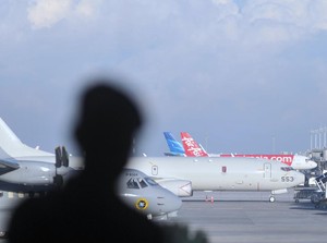 Landasan Amblas, 6 Pesawat dari Juanda Transit 1 Jam di Bali