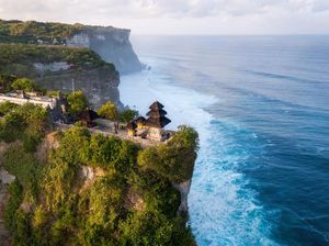 Duh Bikin Khawatir, Tebing Pura Luhur Uluwatu Ikut Retak