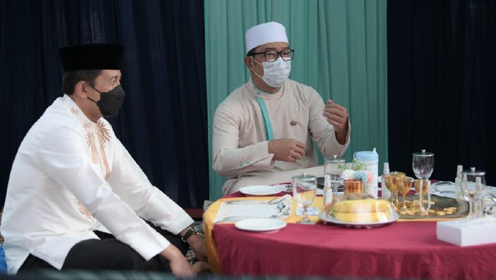 Ridwan Kamil Gelar Buka Bersama on The Screen