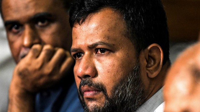 Sri Lankas Muslim cabinet member Rishad Bathiudeen (R) takes part in a press conference in Colombo on June 3, 2019, after his resignation. - Sri Lankas Muslim ministers resigned en masse on June 3 over widespread hate attacks against their community in the wake of the Easter Sunday bombings that hit the majority Buddhist nation. (Photo by LAKRUWAN WANNIARACHCHI / AFP)