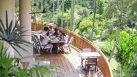 Restoran Ayung Terrace di Four Seasons Resort Bali at Sayan, Ubud menyajikan rangkaian menu Sattvic. Makanan ini bukan hanya memiliki tampilan cantik dan menggugah selera, melainkan juga penuh manfaat sehat. Foto: Grayndos Zafna/detikFOTO