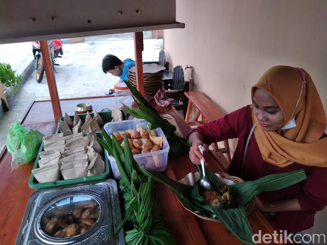 Sekul Nyangku, Nasi Bungkus Daun Nyangku yang Harum Aromanya