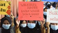 Sebelumnya Uu yang juga Panglima Santri Jawa Barat mengaku bingung lantaran, ia diminta oleh sejumlah kyai agar memberikan dispensasi kepada para santri bisa mudik. Sementara di sisi lain pemerintah pusat baru saja memperpanjang masa peniadaan mudik mulai 22 April 2021 hari ini hingga 24 Mei 2021 mendatang.