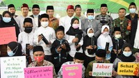 Meski begitu, ia masih menunggu apakah usulan dari Wapres Maaruf Amin bisa diputuskan resmi oleh pemerintah atau tidak. Sebab dirinya sebagai kepala daerah perlu landasan kuat agar bisa mensosialisasikan kepada seluruh pondok pesantren di Jawa Barat.