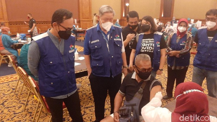 Vaksinasi Lansia di Bogor