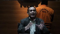 Syahrial sendiri telah diumumkan sebagai tersangka sejak Kamis (22/4). Dia ditetapkan sebagai tersangka bersama dua orang lainnya, yakni Robin dan pengacara bernama Maskur Husain. (Andhika/detikcom)