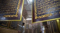 Nah, bagi Anda yang sedang berada di Palembang jangan lup auntuk berkunjung ke tempat Alquran raksasa ini.