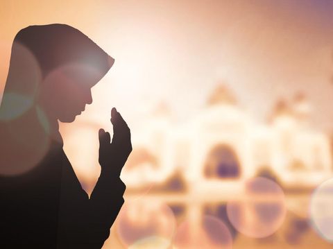 494812728 Muslim Woman pray and Beautiful background.