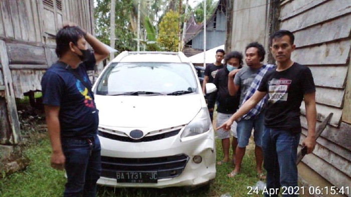 barang bukti mobil pelaku penyerangan mobil dinas bea cukai Riau (Dok istimewa)