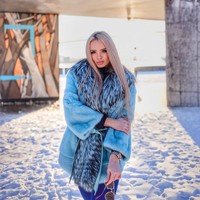 Seperti dikutip dari Mirror, tragedi tersebut terjadi saat sekelompok orang itu merayakan pesta lajang. Mereka ingin membeli alkohol di supermarket, dan calon mempelai pria Andrey yang saat itu menyetir. Ketika melewati jembatan di wilayah Primorsky di Rusia timur, jembatan kayu tersebut roboh Foto: dok. Instagram/@kornilova.dasha