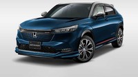 Honda HR-V di Jepang mendapatkan paket aftermarket Mugen. Mugen merupakan perusahaan yang didirikan oleh Hirotoshi Honda, pendiri Honda Soichiro Honda. Mugen terkenal dengan mobil-mobilnya yang sporty. Foto: Dok. Honda