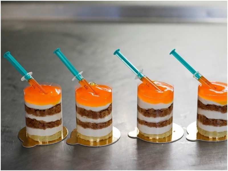 Unik! Vaksin COVID-19 Jadi Inspirasi Dekorasi Kue
