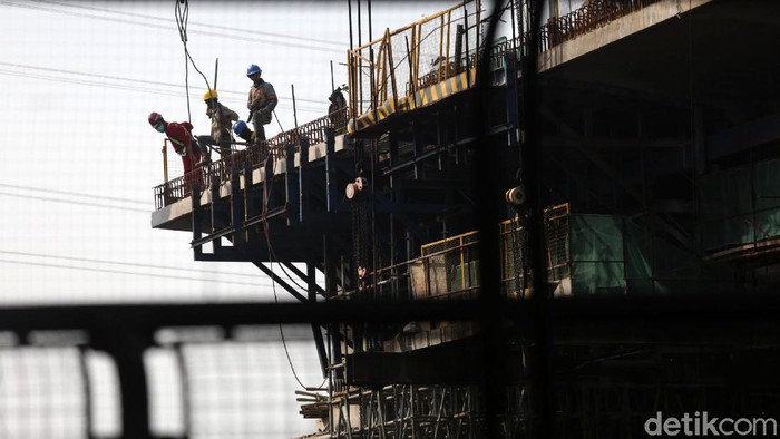 Proyek Kereta Cepat Jakarta-Bandung tengah disorot karena biaya pembangunannya membengkak. Yuk, lihat lagi perjalanan proyek ini yang ditargetkan rampung 2022.