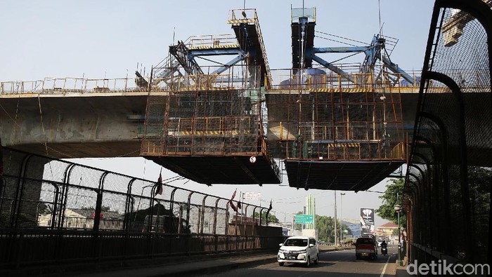 Proyek Kereta Cepat Jakarta-Bandung tengah disorot karena biaya pembangunannya membengkak. Yuk, lihat lagi perjalanan proyek ini yang ditargetkan rampung 2022.