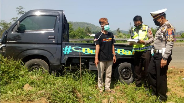 Mobil pick up tabrak pejalan kaki
