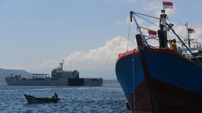 Operasi Pencarian KRI Nanggala-402 Terus Berlangsung Proses pencarian dan evakuasi KRI Nanggala-402 terus berlangsung. Operasi pencarian dilakukan usai kapal selam KRI Nanggala-402 hilang kontak Rabu (21/4) lalu.