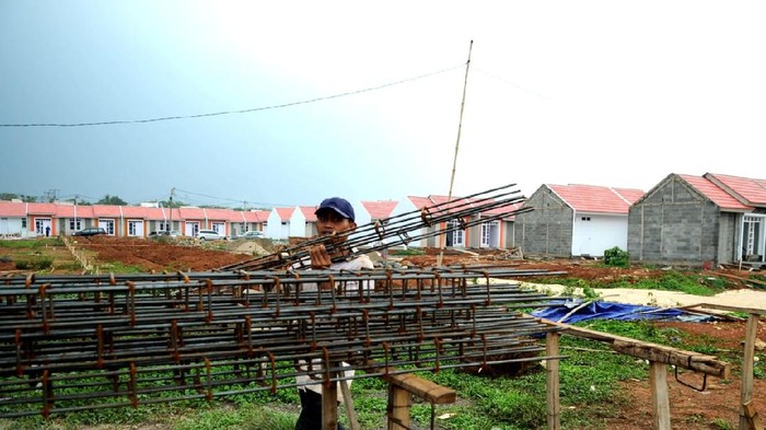 Harga rumah secara nasional terus menunjukkan peningkatan mencapai 5,24% secara tahunan (year-on-year/yoy) per Maret 2021 sejalan dengan peningkatan permintaan hunian di masa pandemi. Hasil riset Housing Finance Center (HFC) milik PT Bank Tabungan Negara (Persero) Tbk. menunjukkan kenaikan harga rumah tersebut ditopang oleh pertumbuhan signifikan pada hunian tipe 70.