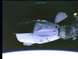 Keren! Astronaut Nyetir Kapsul SpaceX Sampai Stasiun Antariksa