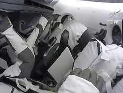 Keren! Astronaut Nyetir Kapsul SpaceX Sampai Stasiun Antariksa