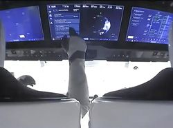 Keren! Astronaut Nyetir Kapsul SpaceX Sampai Stasiun Antariksa