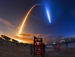Keren! Astronaut Nyetir Kapsul SpaceX Sampai Stasiun Antariksa
