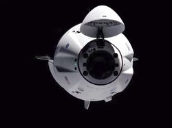 Keren! Astronaut Nyetir Kapsul SpaceX Sampai Stasiun Antariksa
