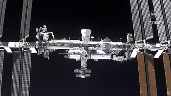 Penampakan terkini ISS di mana kapsul Dragon sudah tersambung. Foto: AP