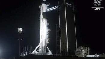 Dalam misi ini, empat astronaut dari Amerika Serikat, Jepang dan Perancis diangkut oleh kapsul Dragon SpaceX, menempuh perjalanan sekitar 23 jam ke International Space Station (ISS). Peluncuran digelar di fasilitas Cape Canaveral, Florida. Foto: AP