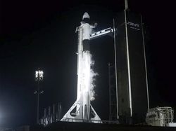 Keren! Astronaut Nyetir Kapsul SpaceX Sampai Stasiun Antariksa