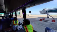 Tur keliling bandara YIA ini diluncurkan pada Senin (12/4) lalu. Tur ini dibuat untuk mengakomodir masyarakat yang ingin mengenal lebih dekat bandara tersebut. (Jalu Rahman Dewantara/detikTravel)