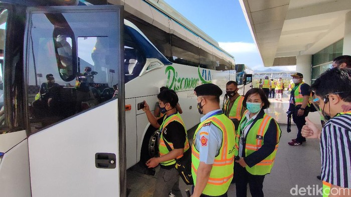 Bandara Internasional Yogyakarta atau Yogyakarta Internasional Airport (YIA) di Kulon Progo, Daerah Istimewa Yogyakarta (DIY) kini membuka layanan tur wisata keliling bandara.