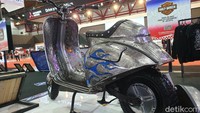 Sementara baterainya menggunakan Panasonic Tesla Model 3, dengan motor Qs V1 3kW disc brake. Foto: Luthfi Anshori/detikOto