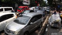 Waduh, Trotoar Di Kota Bandung Jadi Tempat Parkir Liar