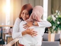 Keutamaan dan Manfaat Membahagiakan Orang Lain dalam Islam