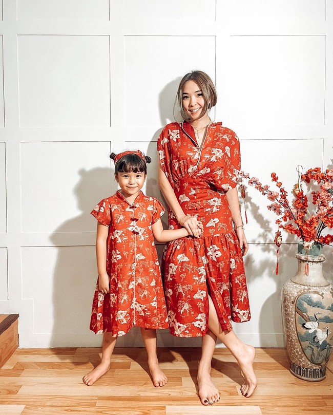 Di Instagram, Gisel pun sering membagikan foto gaya kompaknya dengan Gempi yang bisa menjadi inspirasi bagi para ibu dan anak saat ingin tampil spesial.Foto: Instagram
