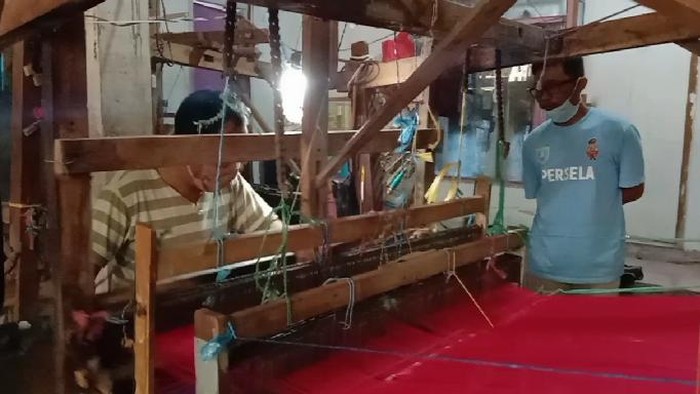 Berkah Ramadan, Pengrajin Tenun Ikat Lamongan Menggeliat Kembali