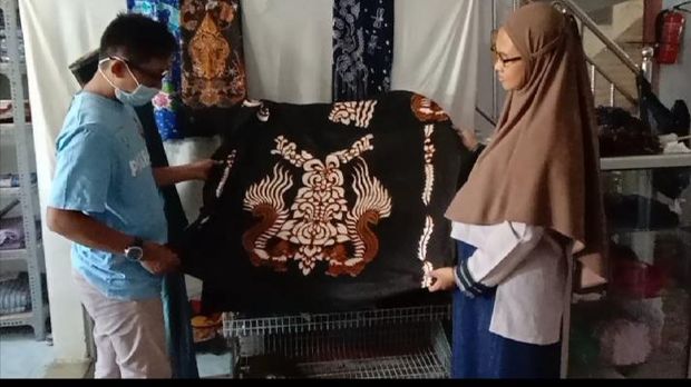 Berkah Ramadan, Pengrajin Tenun Ikat Lamongan Menggeliat Kembali
