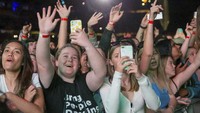 Di China, lebih dari 4.000 konser live diadakan selama minggu pertama bulan Oktober untuk perayaan Hari Nasional negara itu.  