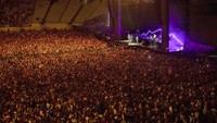 Acara konser musik secara langsung berskala besar juga diselenggarakan di tempat-tempat lain. Di Taiwan, penyanyi dan penulis lagu Eric Chou menyelenggarakan acara yang terjual habis tahun lalu di Taipei Arena, dengan tiket dibatasi untuk 10.000 orang.  