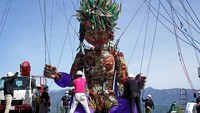 Tur boneka Mocco akan dimulai di wilayah Tohoku Jepang, yang mengalami kerusakan signifikan selama gempa dan tsunami, sebelum berakhir di Tokyo.  