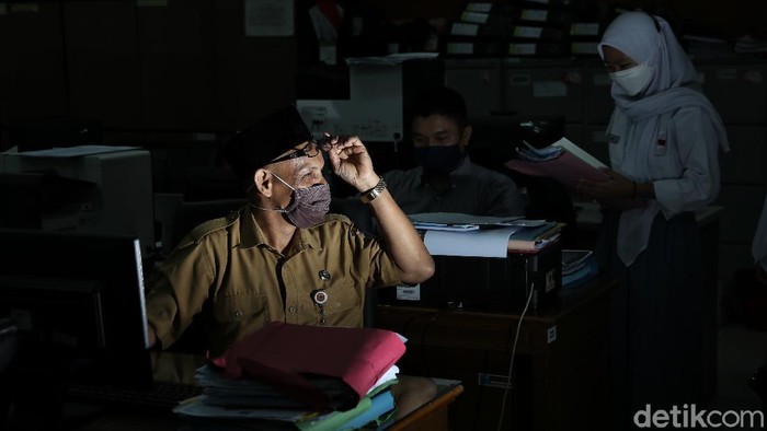 Pemprov DKI Jakarta mengungkap adanya kenaikan jumlah kasus virus Corona (COVID-19) di klaster kantor. Untuk itu, prokes harus dikedepankan dengan sangat ketat.