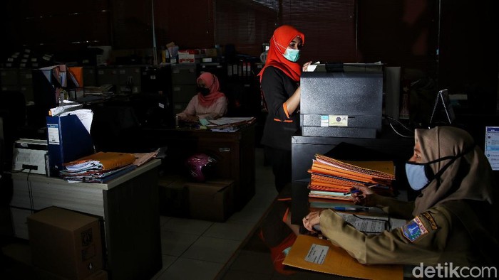 Pemprov DKI Jakarta mengungkap adanya kenaikan jumlah kasus virus Corona (COVID-19) di klaster kantor. Untuk itu, prokes harus dikedepankan dengan sangat ketat.