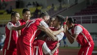 Kemenangan Persija Jakarta di final Piala Menpora 2021 disambut suka cita seluruh pemain dan ofisial tim. ANTARA FOTO/Mohammad Ayudha  