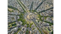 Jeffrey Milstein dan tim melakukan proses pengajuan selama tiga bulan. Mereka berpendapat bahwa proyek tersebut akan menjadi kepentingan publik. Ini foto Arc de Triomphe dari atas.