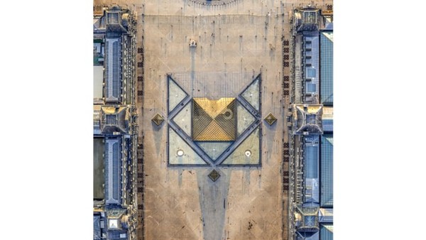 Milstein telah memotret kota-kota lain dengan gaya tegak lurus ke bawah. Ia meluncurkan buku yang menampilkan Los Angeles dan New York di tahun 2017, dan telah menghabiskan waktu memotret di atas London dan Amsterdam. Ini Pyramide du Louvre. Milstein telah memotret kota-kota lain dengan gaya tegak lurus ke bawah. Ia meluncurkan buku yang menampilkan Los Angeles dan New York di tahun 2017, dan telah menghabiskan waktu memotret di atas London dan Amsterdam. Ini Pyramide du Louvre.